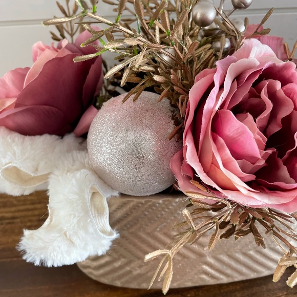 Rose gold blush winter floral arrangement - Picture 2 of 4